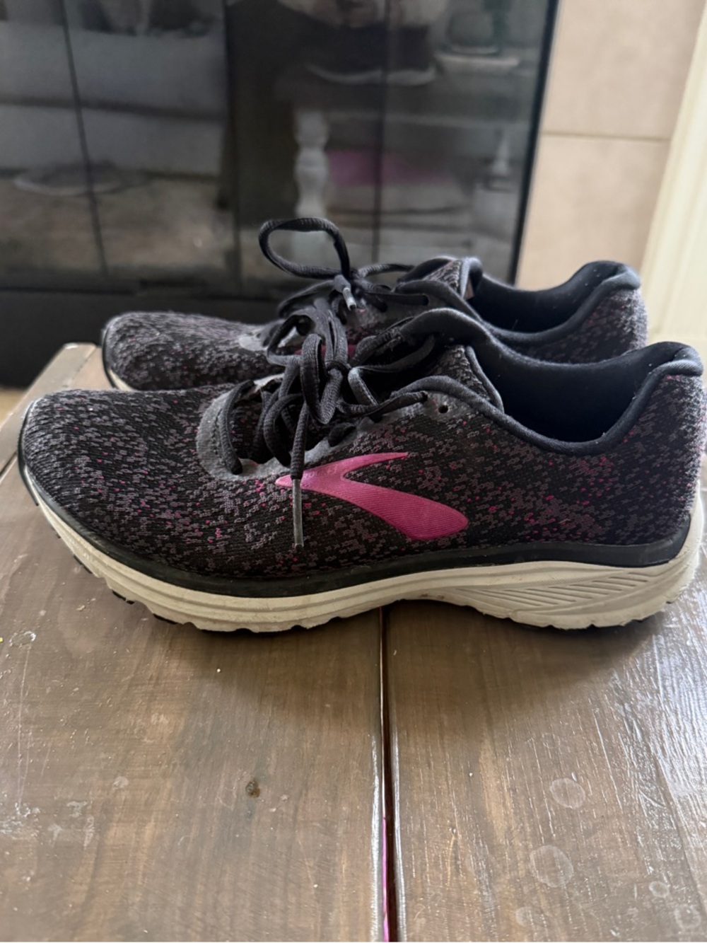 Brooks Running Shoes Womens Size 9 Black Pink Athletic Sneakers Walking Gym